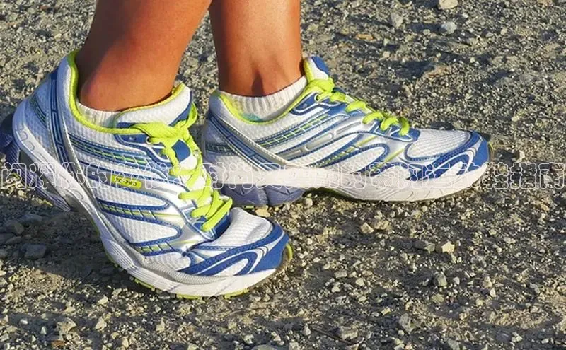 米兰app官方正版官网同程闪耀你的步伐：时尚又实用的带闪运动鞋指南