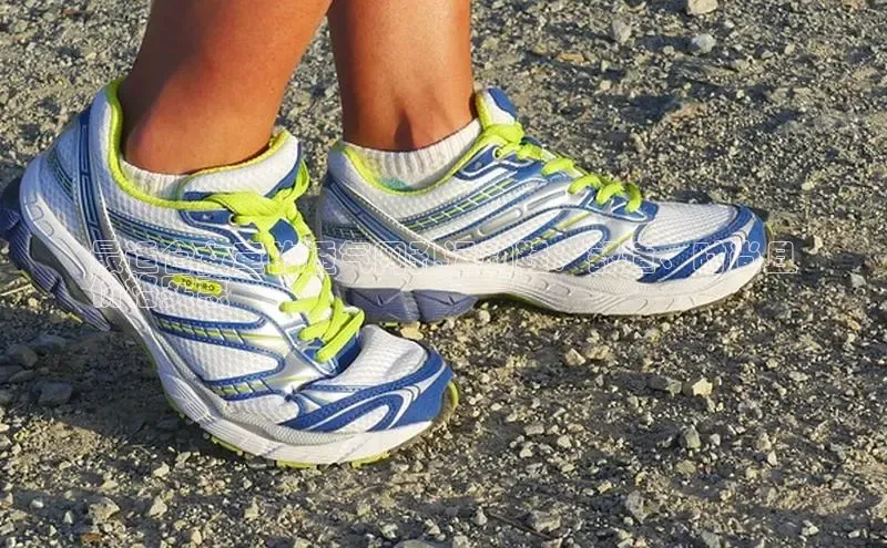 米兰·全站app登录app百度取证最适合女童的透气网孔运动鞋：舒适、时尚且
价格实惠